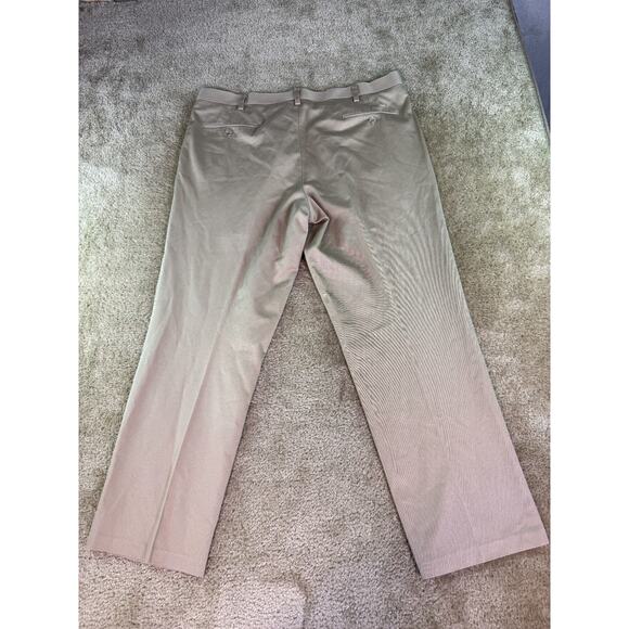 Dockers Pants Mens 40x32 Beige Khaki Classic Fit Slacks Trousers Pleated D522 - Picture 4 of 14